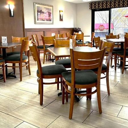 Quality Inn & Suites Доусонвилл Экстерьер фото