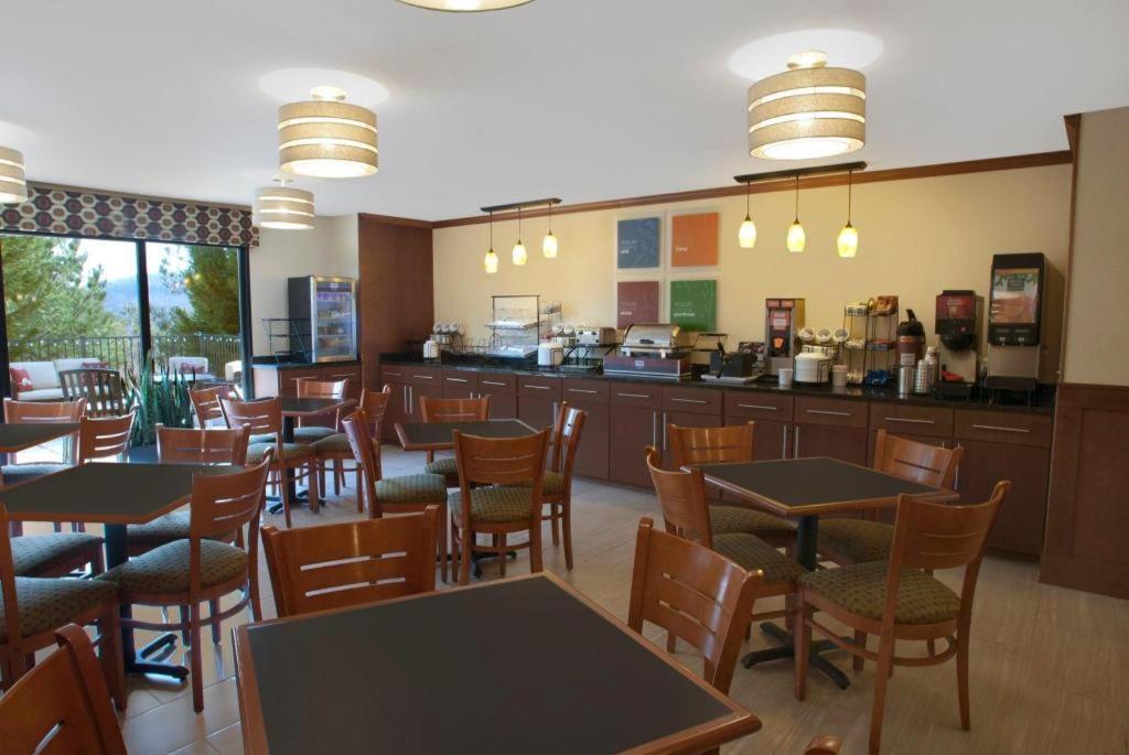 Quality Inn & Suites Доусонвилл Экстерьер фото