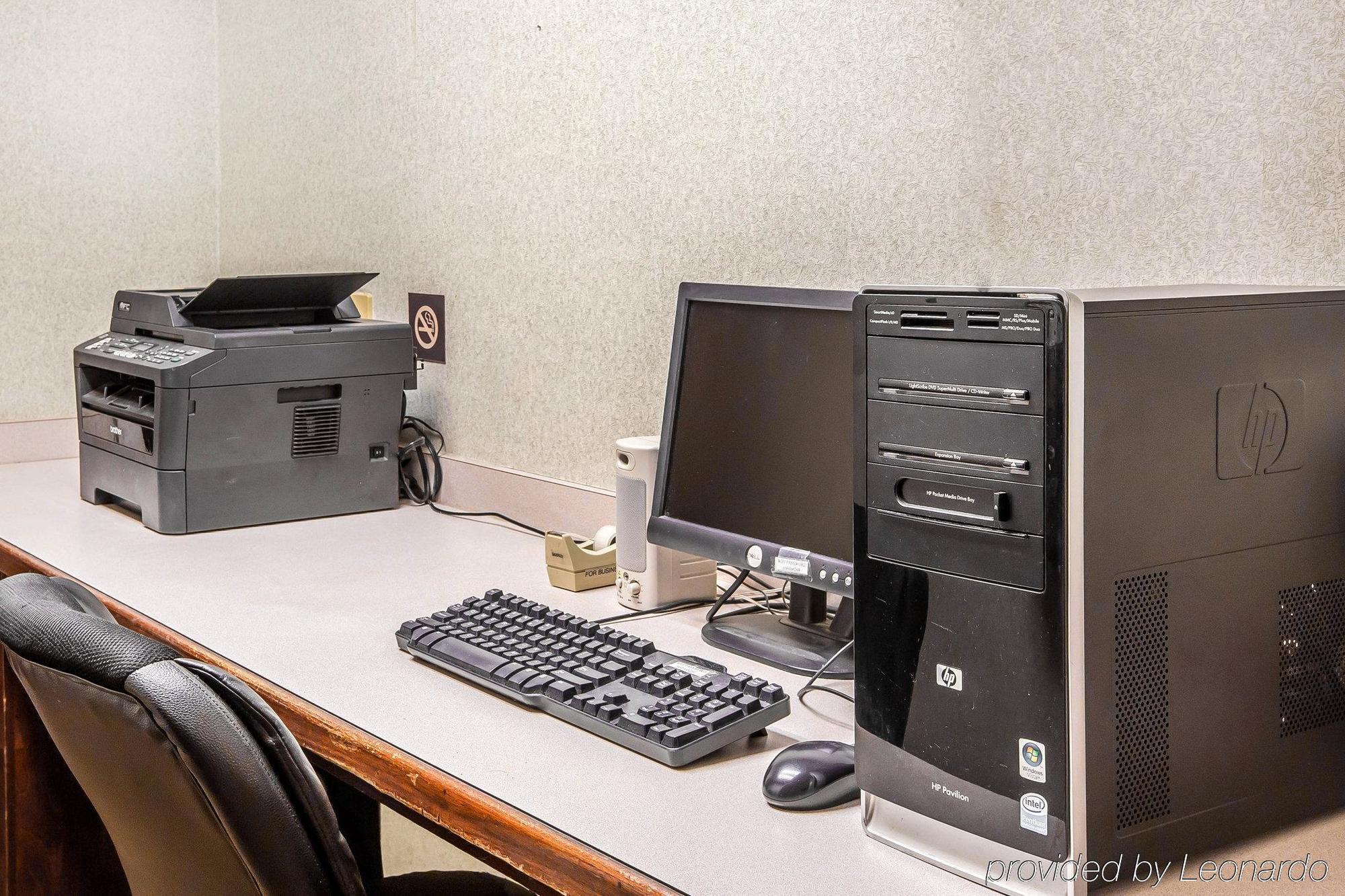 Quality Inn & Suites Доусонвилл Экстерьер фото